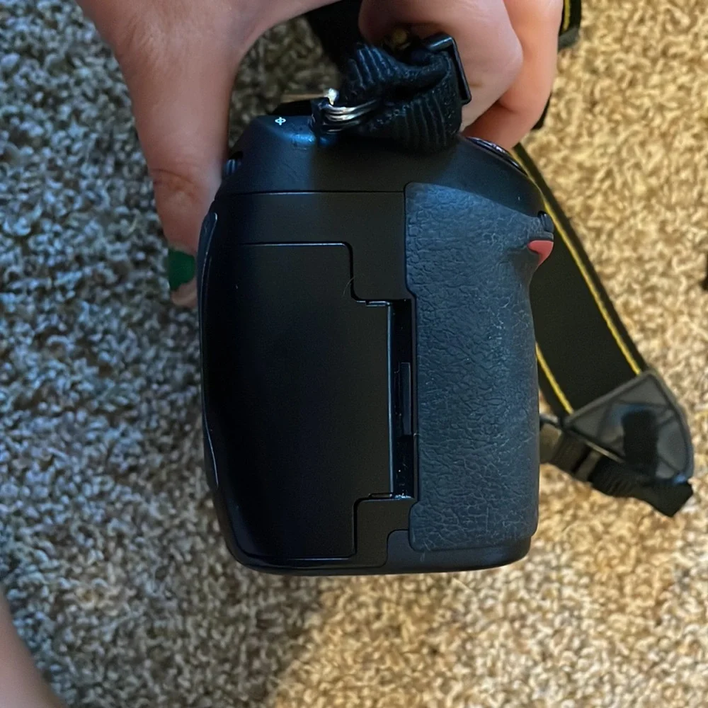 Nikon D300 DSLR w/ battery, charger, sigma 17-35 lens, Beseler bag & CF cards